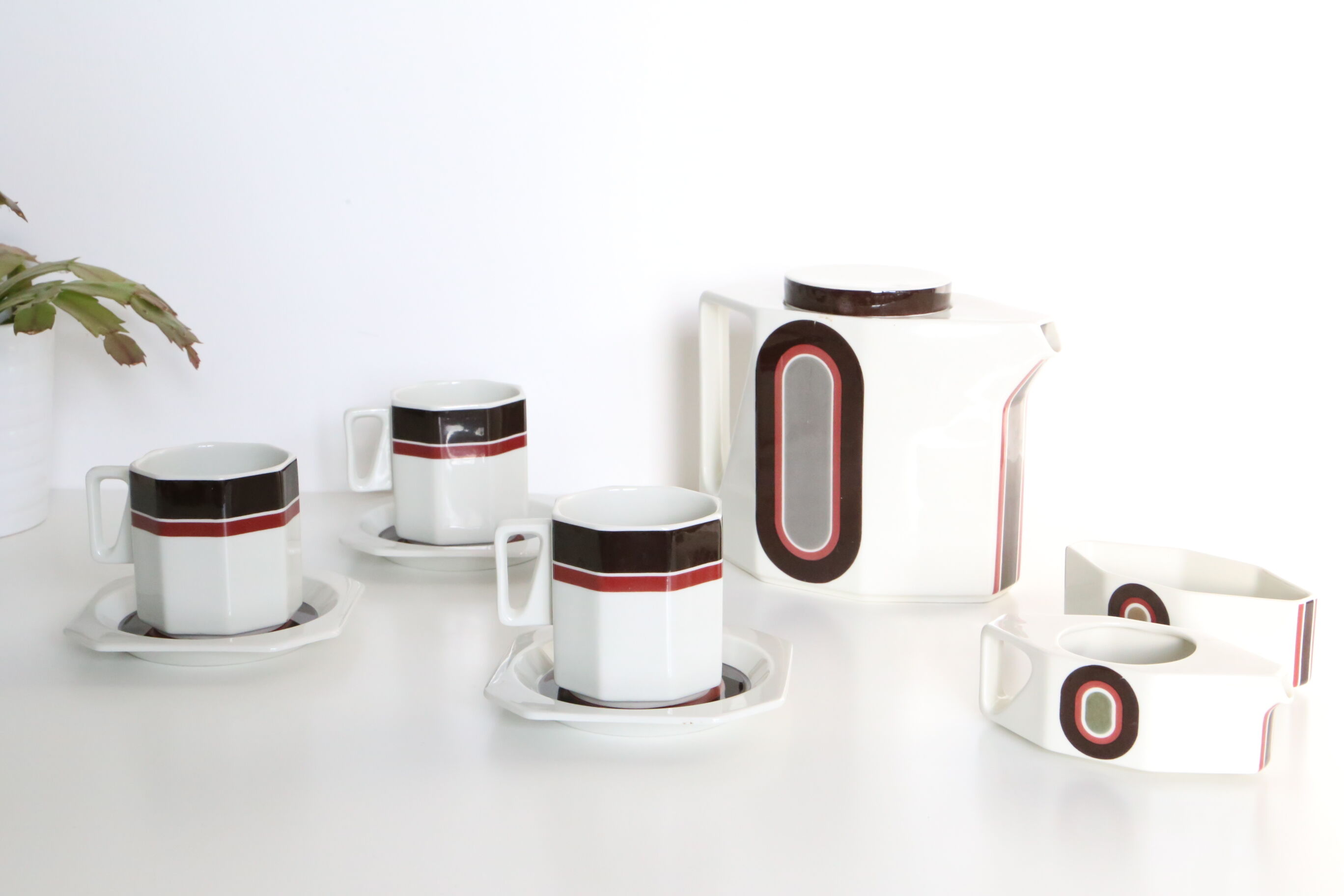 Coffee service from the Villeroy and Boch avant-garde range