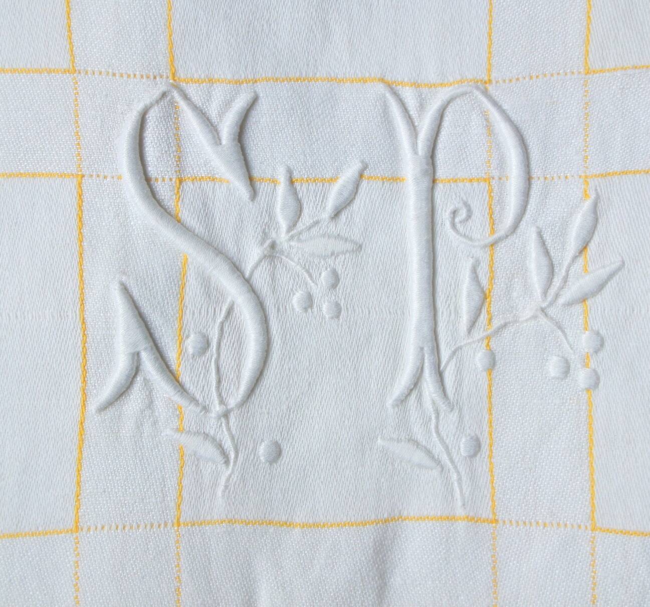 Checked & monogram half-linen tablecloth