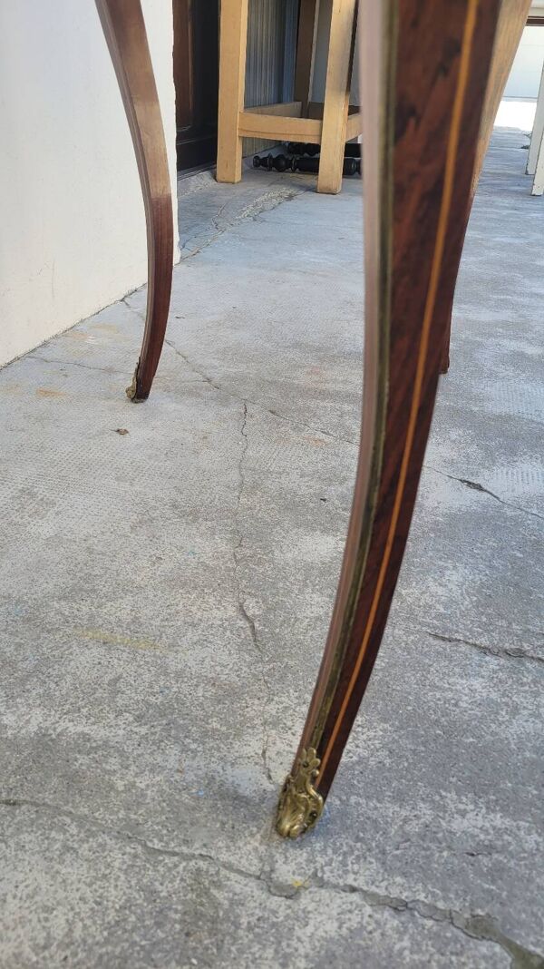 Table bureau de milieu de forme violonnée Napoléon iii 19ème en marqueterie