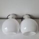 Duo d'appliques en opaline et porcelaine