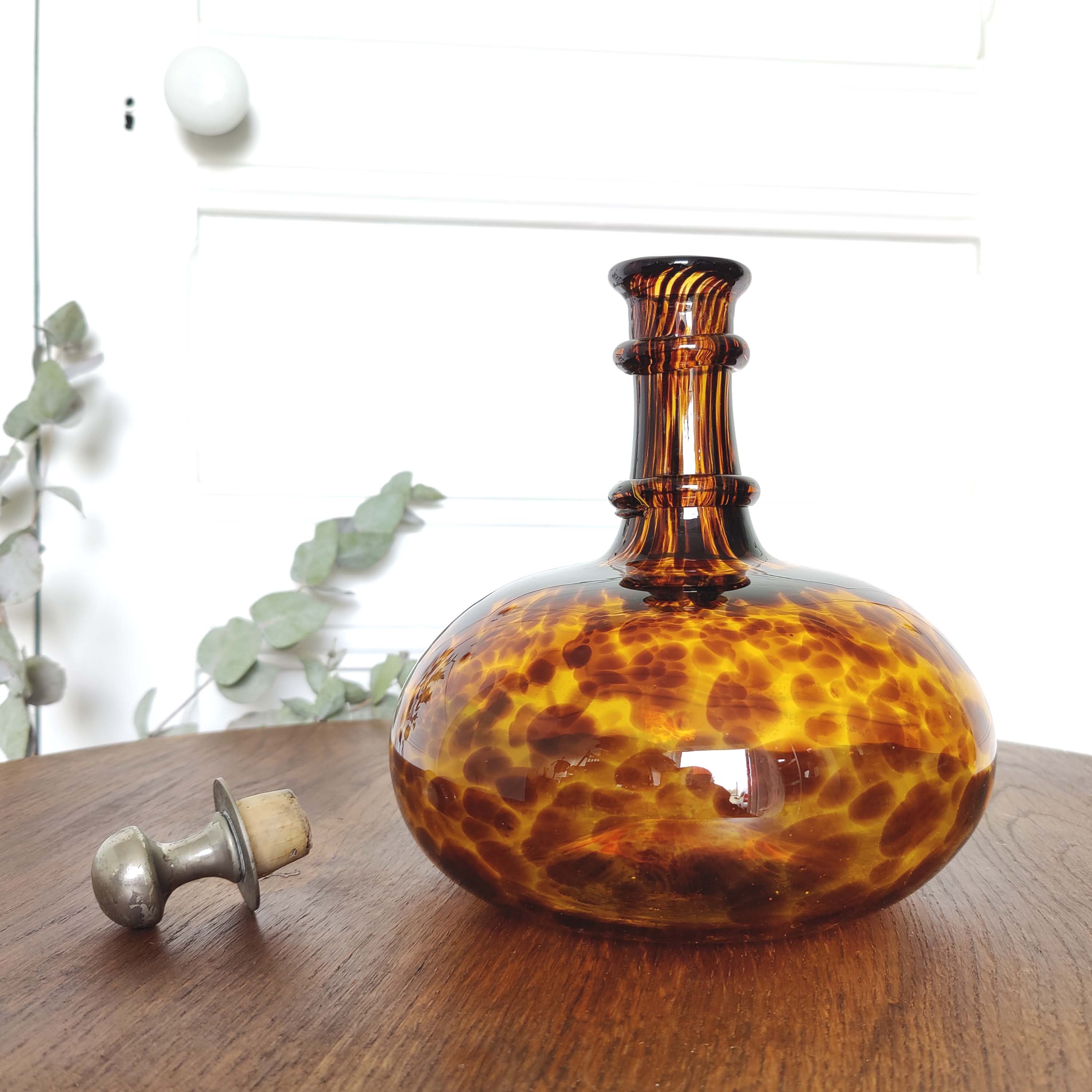 Blown scale glass decanter