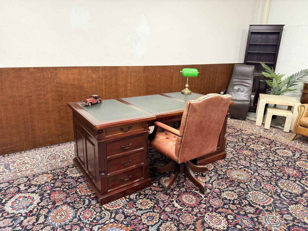 Classic English Chesterfield Partnerdesk Desk