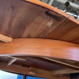 Round extendable table