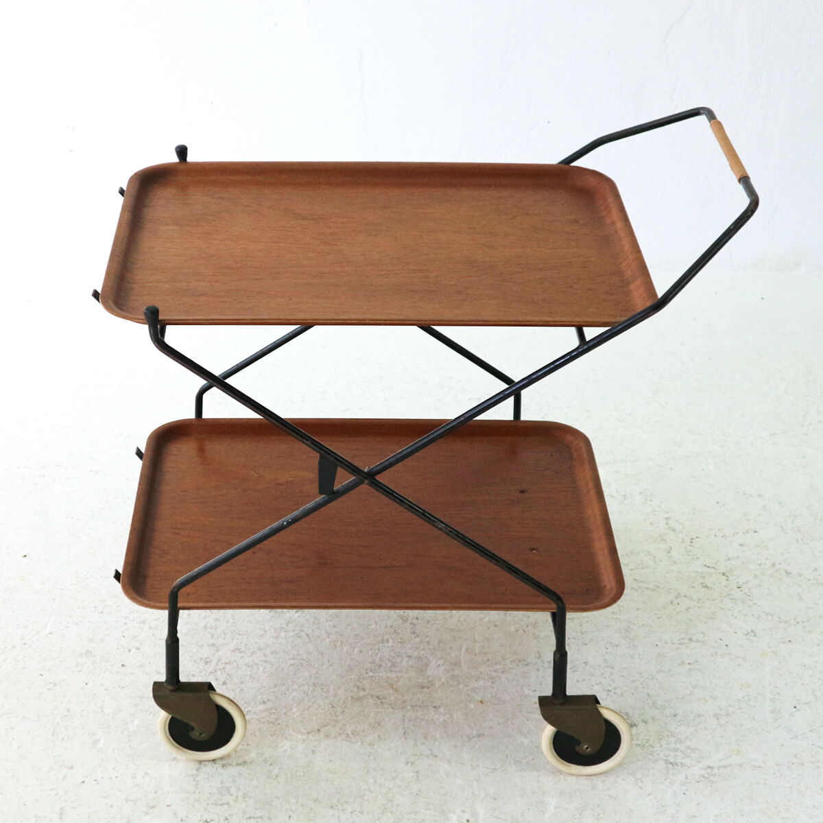 Mid-century modern foldable serving trolley with teak trays