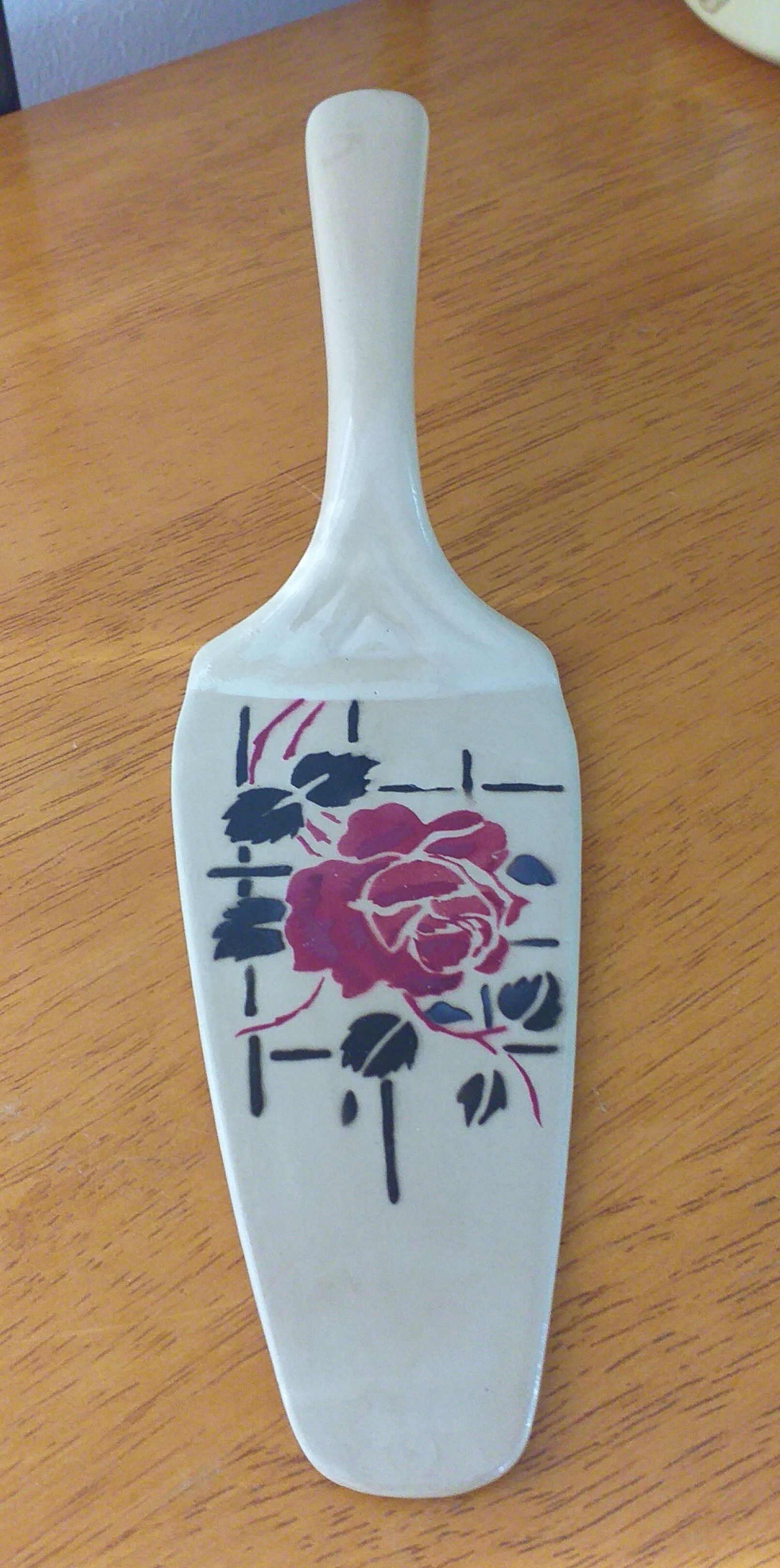 Porcelain pie shovel