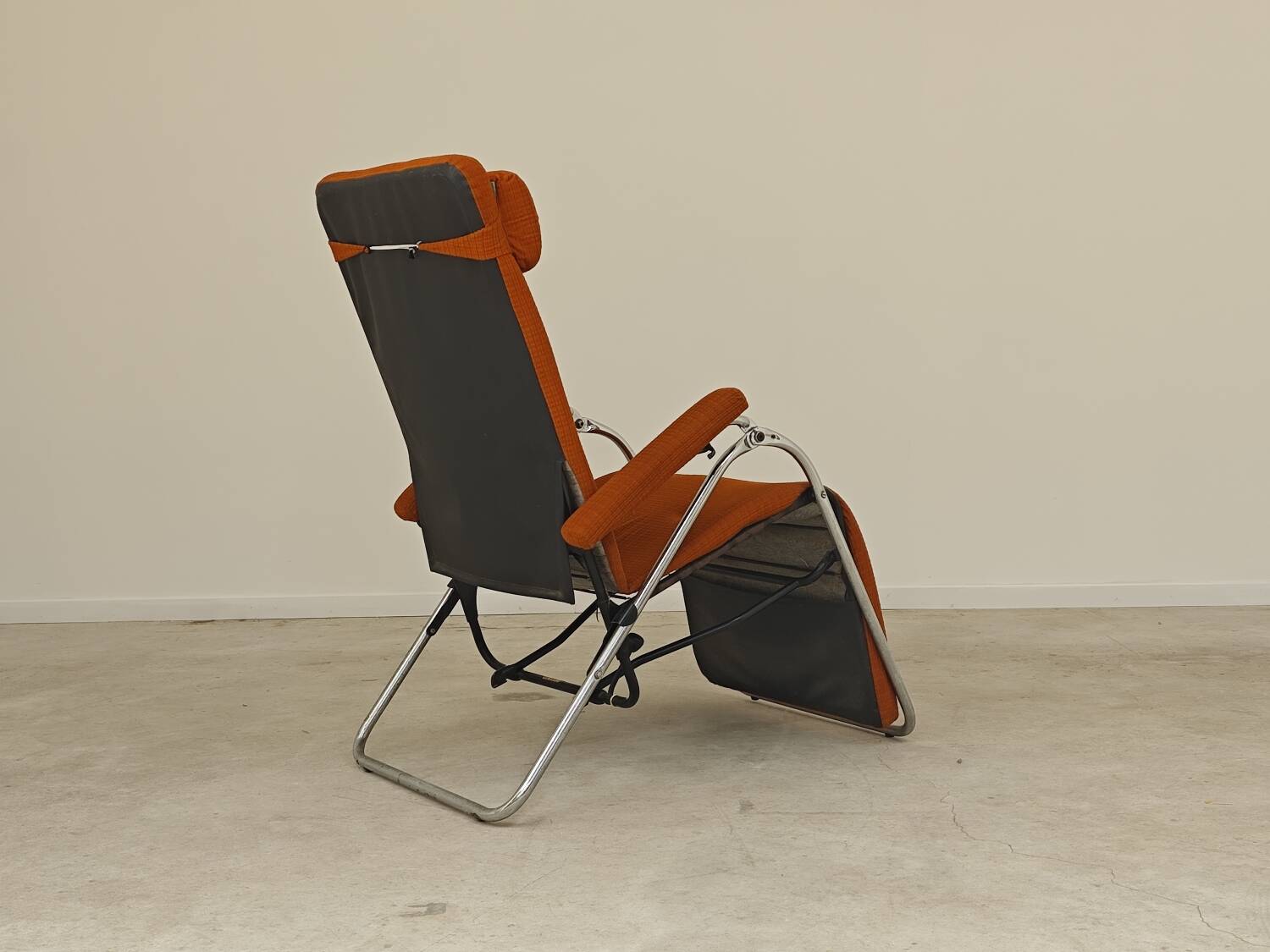 Indoor deckchair, Lama 70's orange deck chair