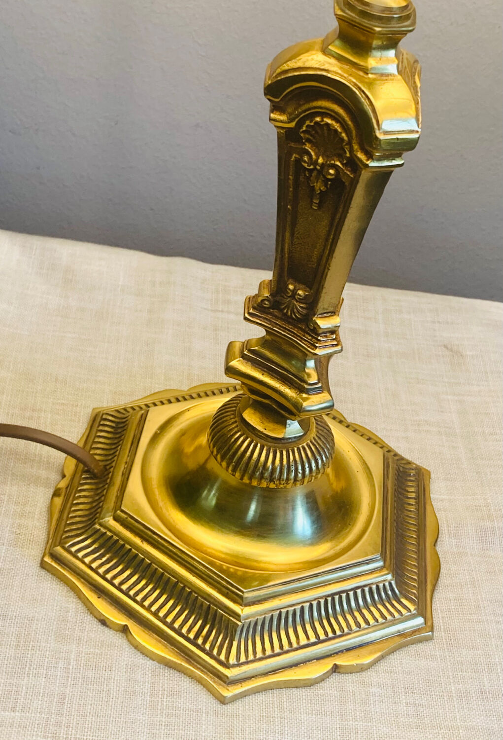 Empire / Directoire living room lamp in gilded bronze, mid-20th century