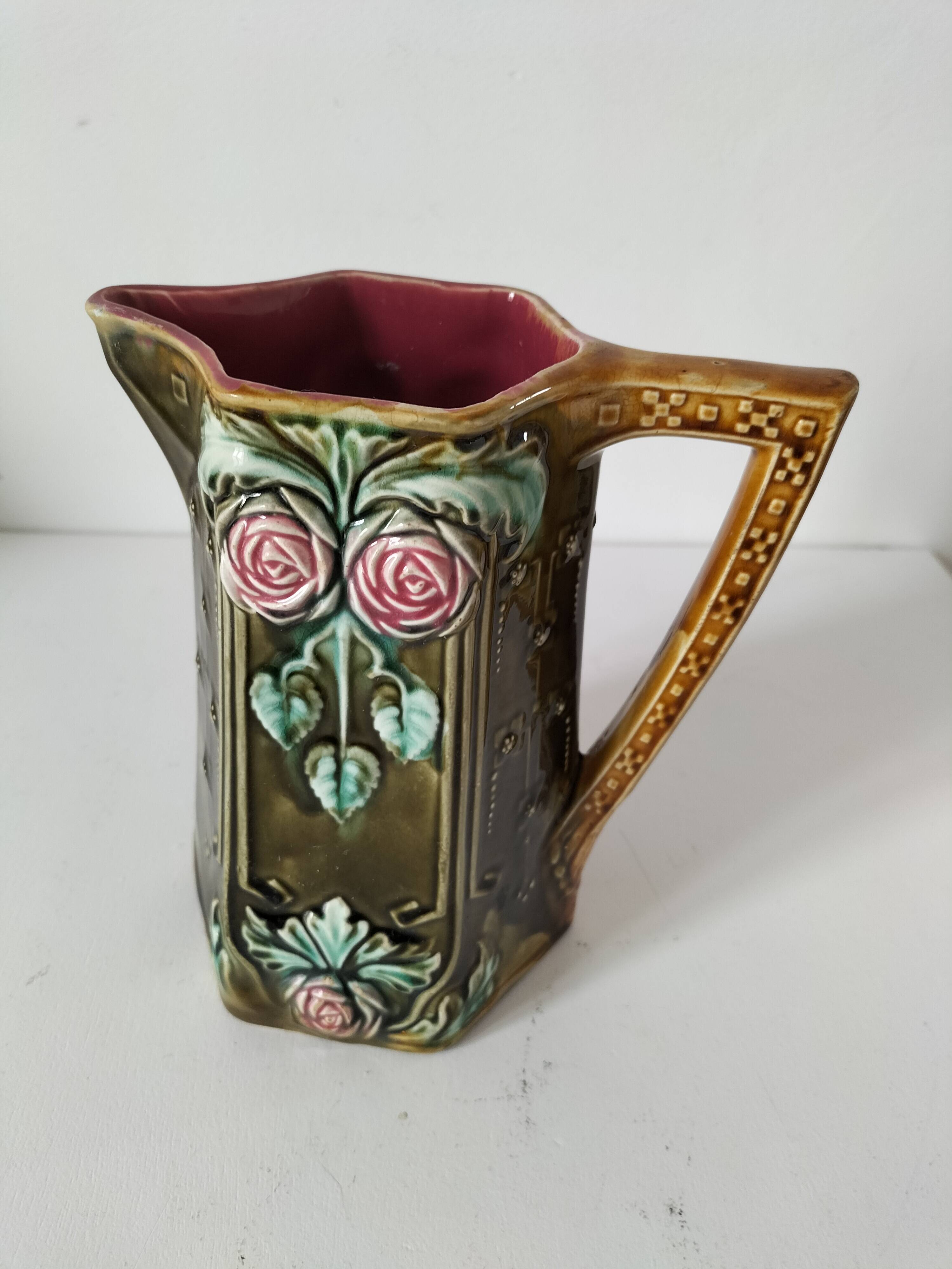 Slip pitcher from the Onnaing Earthenware Factory