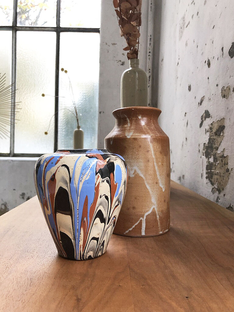Vase dripping in varnished earth