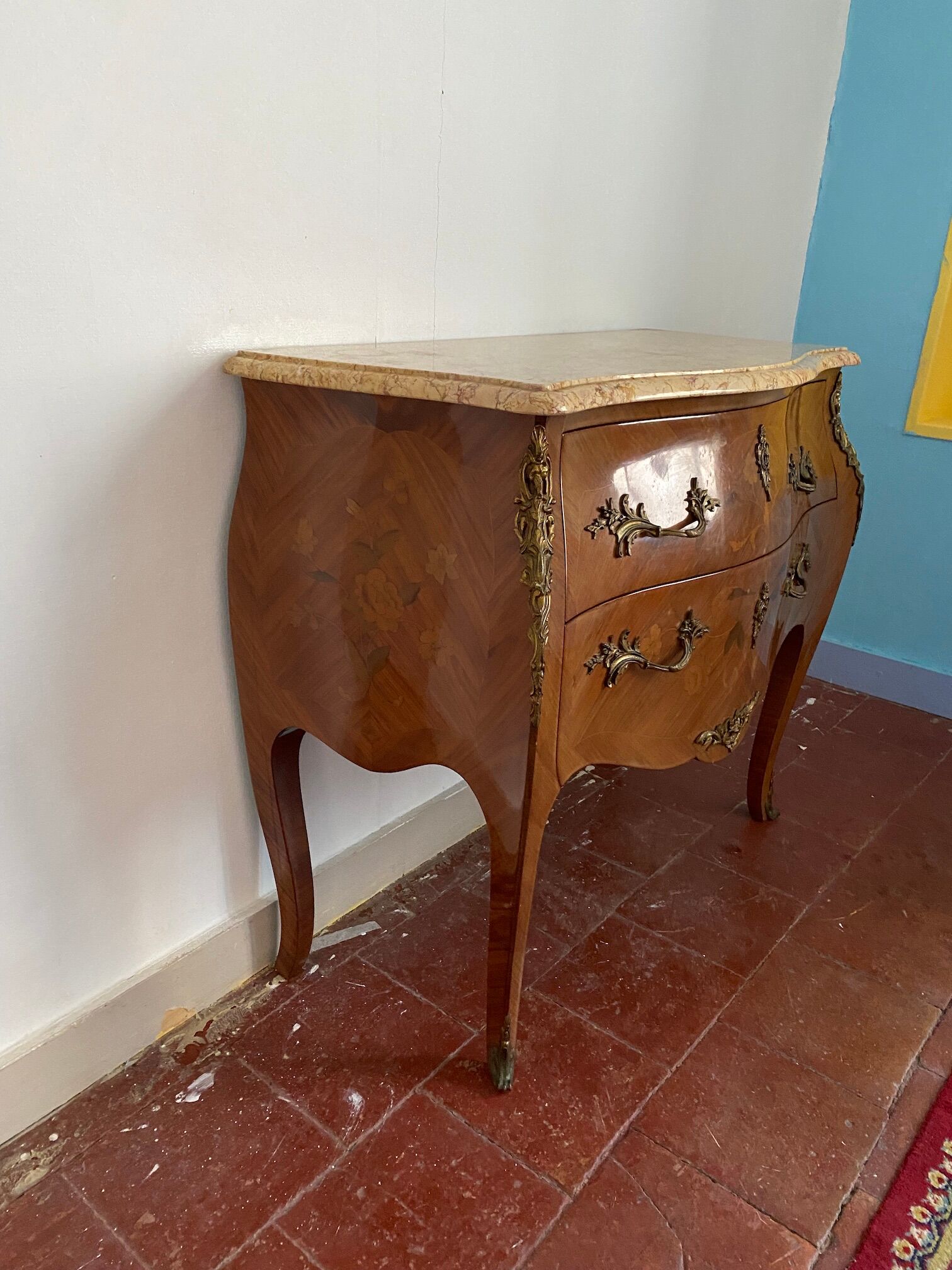 Chest of drawers in marquetry