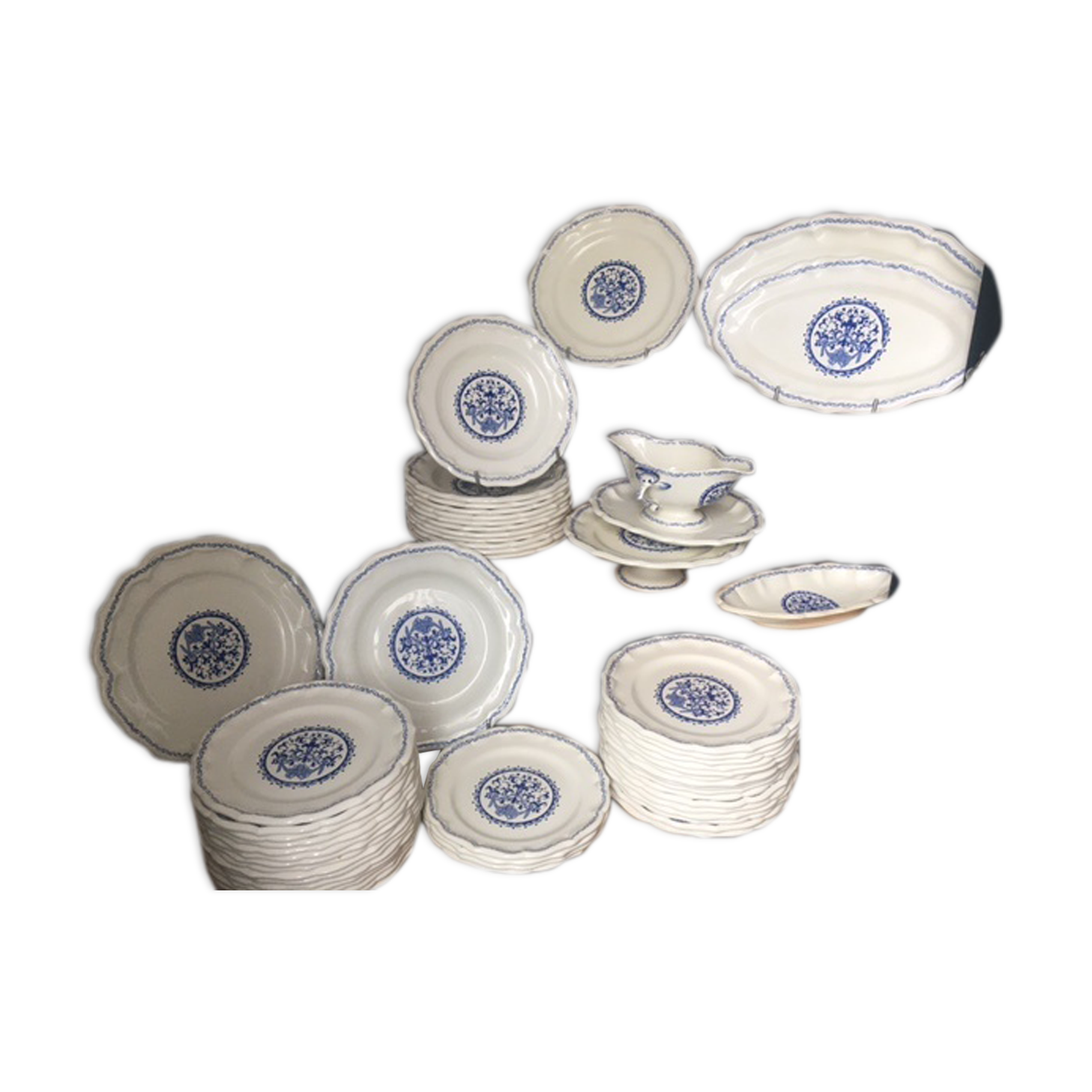Éléments De Dinette Ancienne En Faïence Fine, Vers 1920, Soupière Et 3 Assiettes
