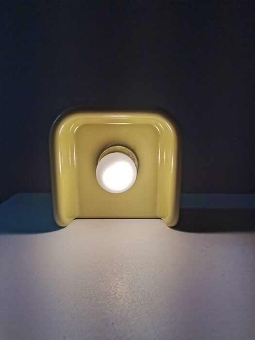Guzzini wall lamp by Makio Hasuike