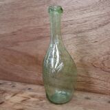 Bouteille en verre soufflé bullé vert Biot