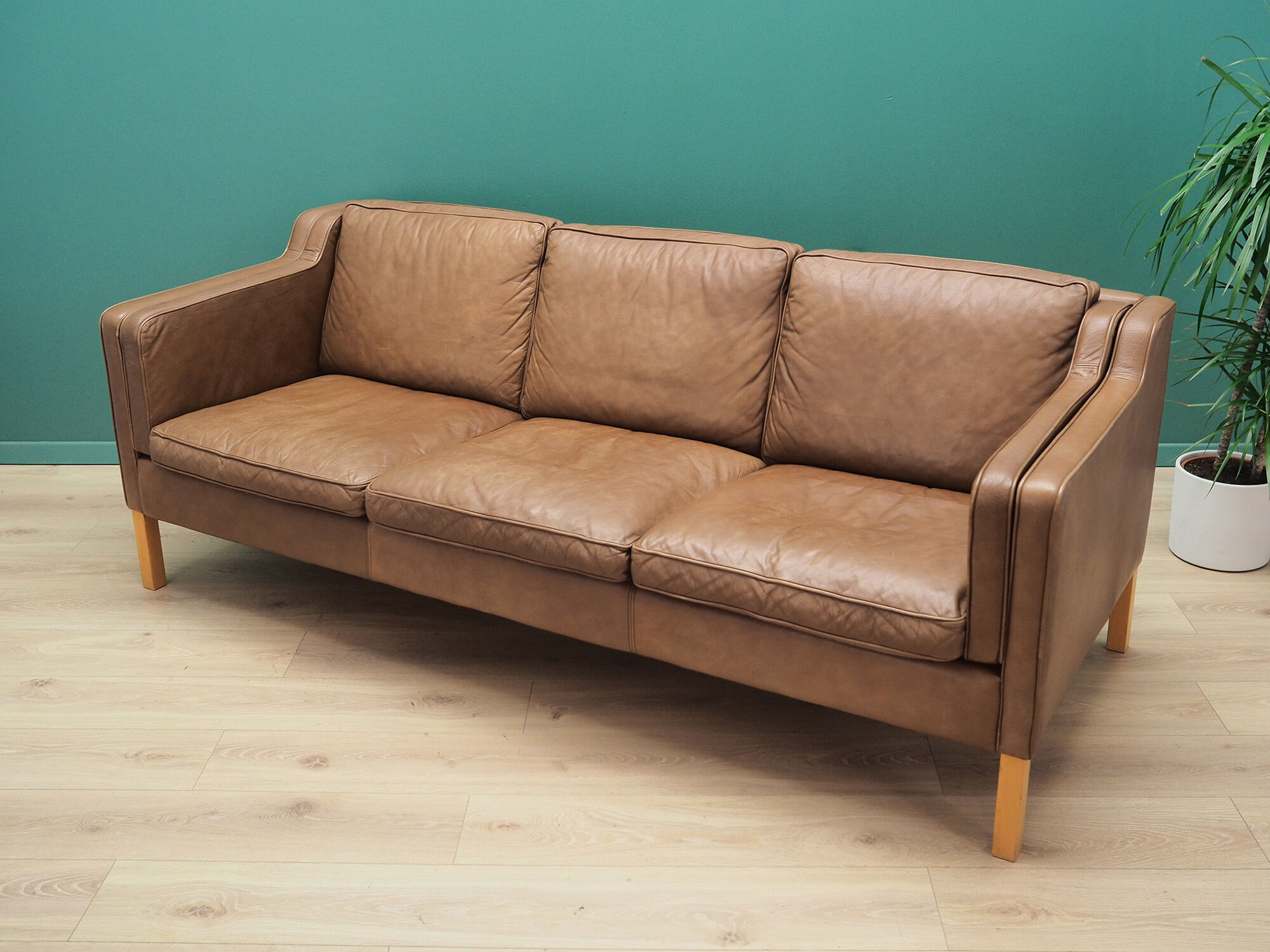 Sofa in brown leather, Danish design, 60's, designer: Mogensen Koch