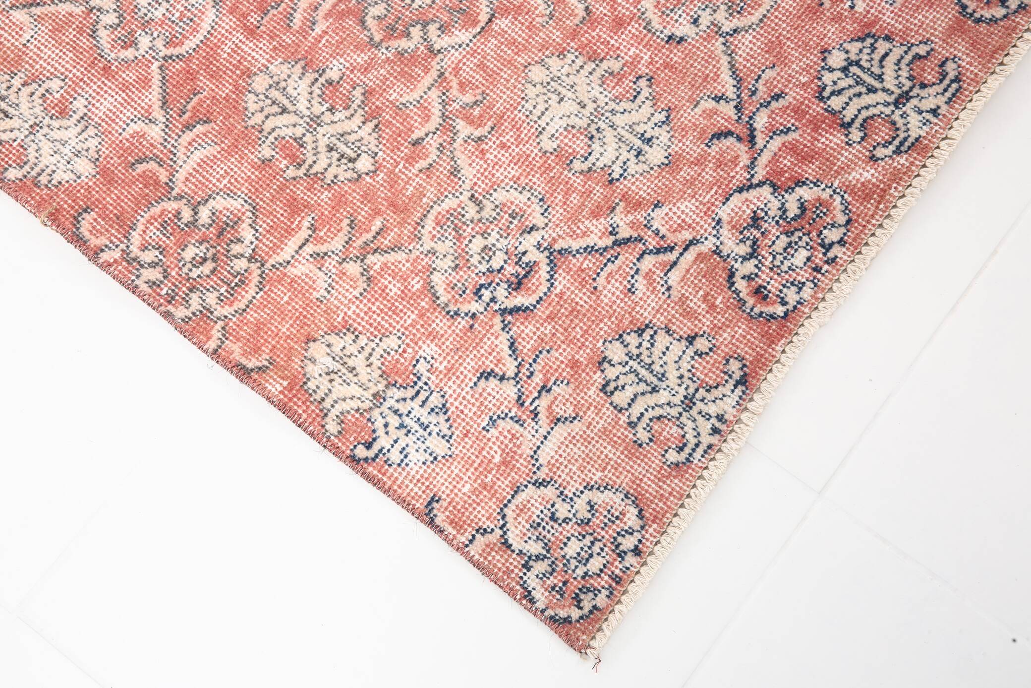 Pale red classic vintage rug, 215x335cm