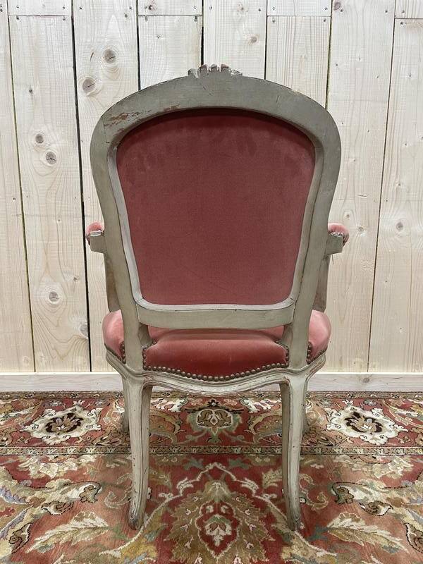 Fauteuil cabriolet de style Louis XV en velours rose