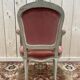Fauteuil cabriolet de style Louis XV en velours rose