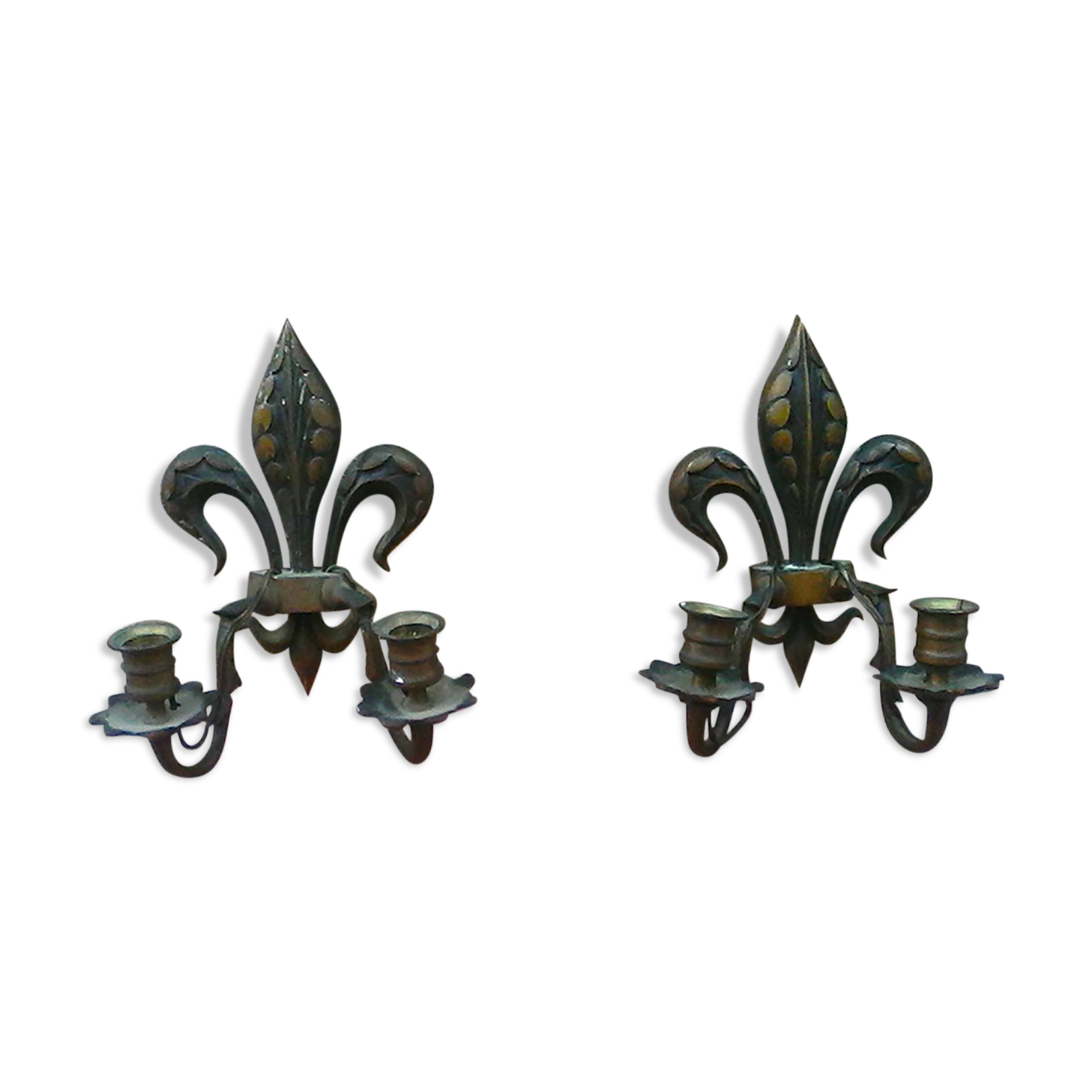 "Fleurs-de-lis" wall lamps