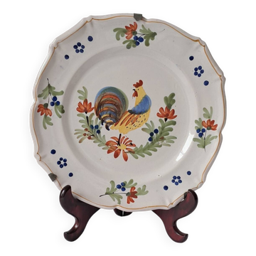 Decorative plate in earthenware with rooster design. Late 19th century.
