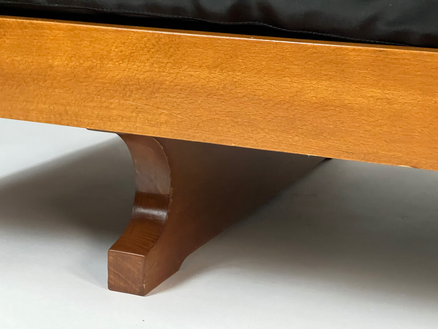 Vintage leather sofa daybed GS 195 by Gianni Songia for Sormani