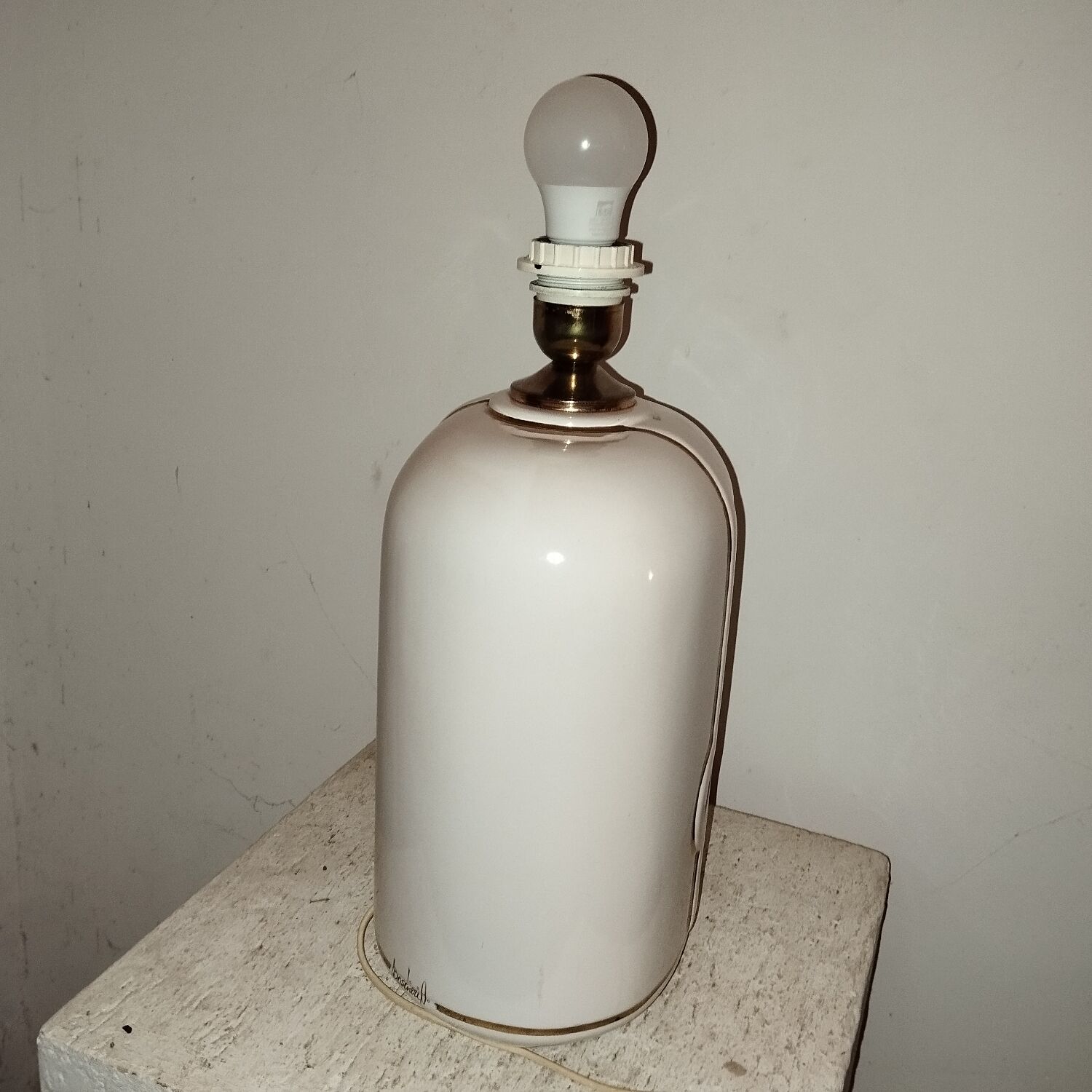 Ceramic lamp base
