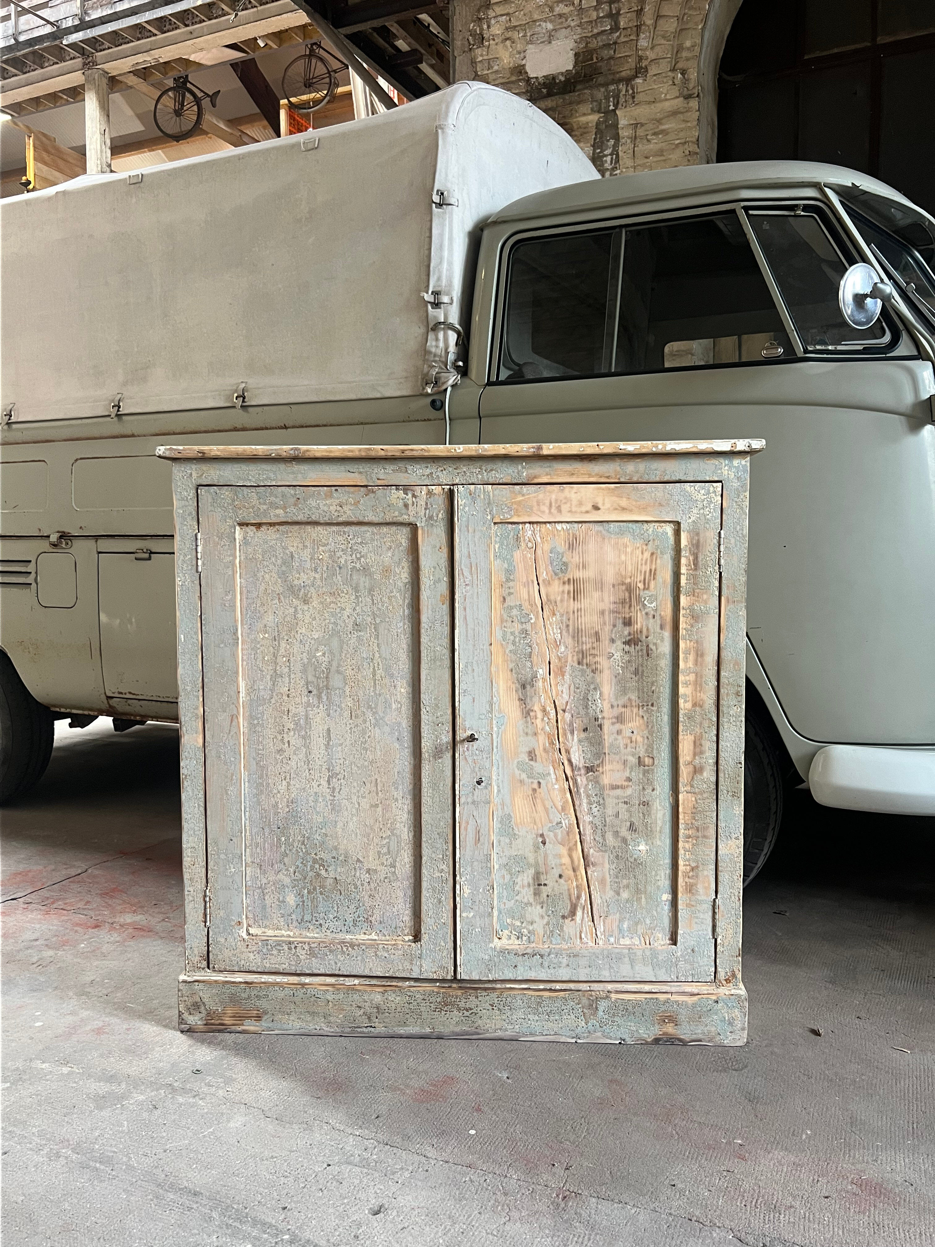 Buffet painted