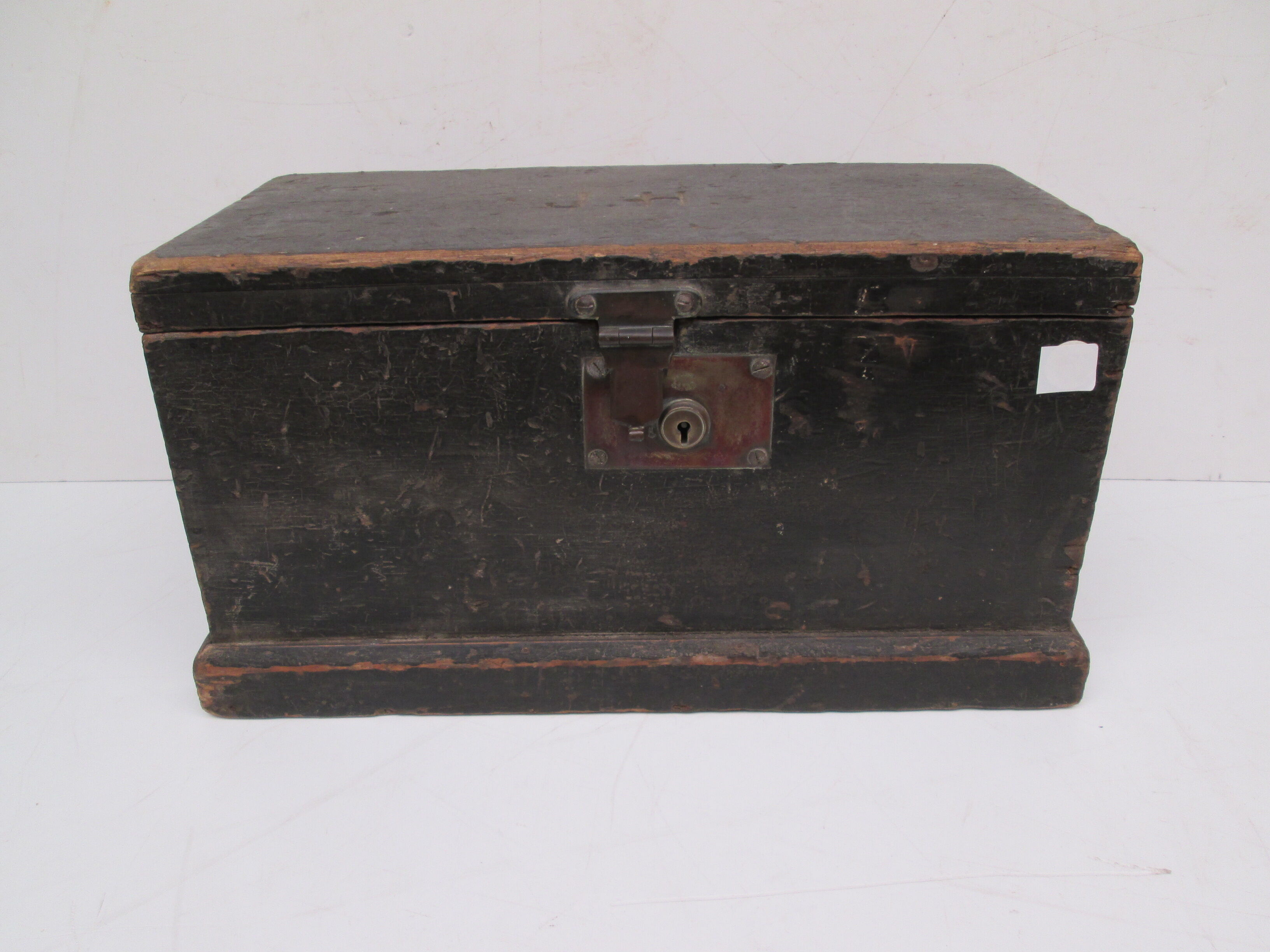 small chest in English pine.