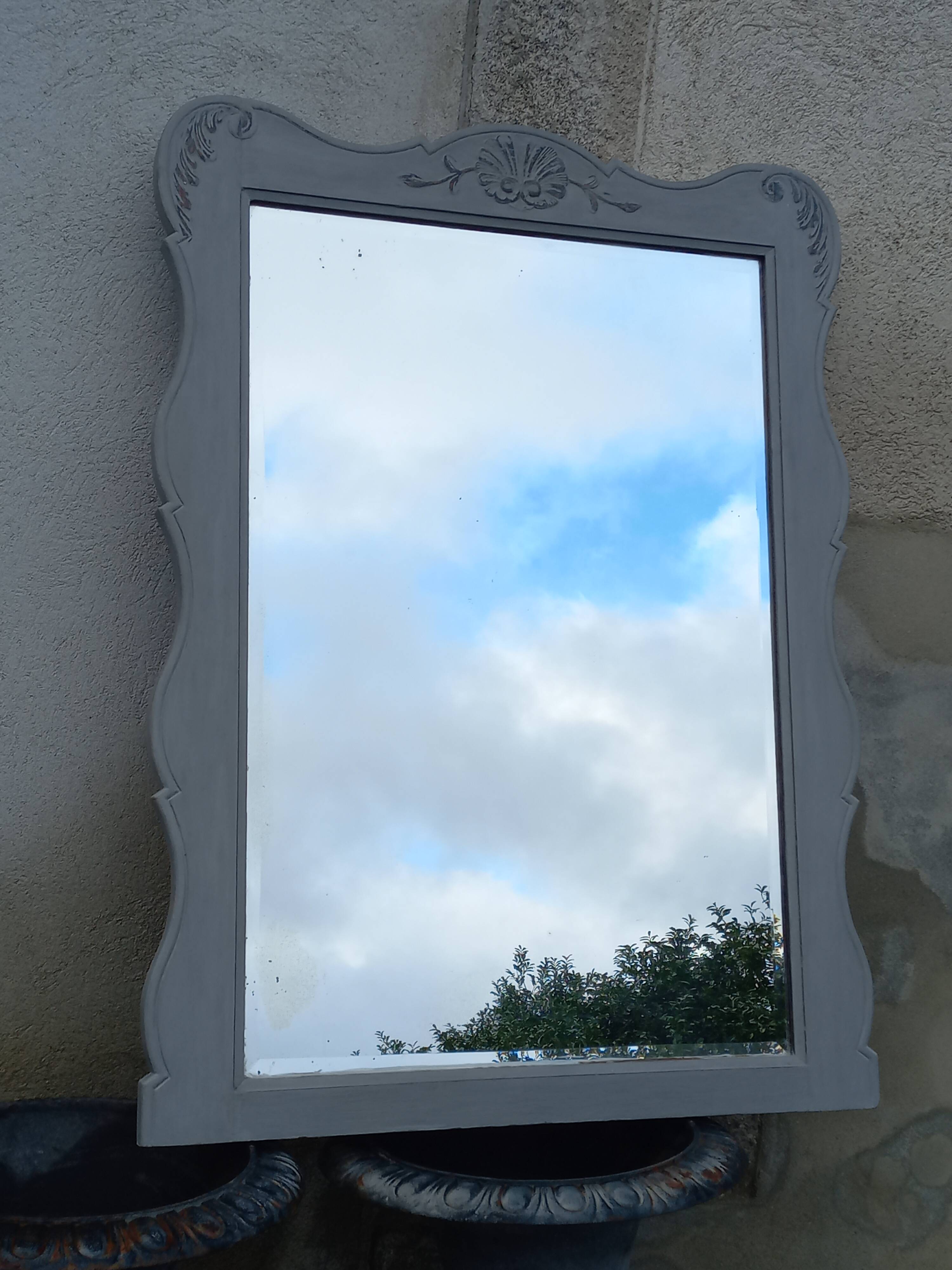Antique Louis XV style mirror in solid oak with grey patina, 131cm.