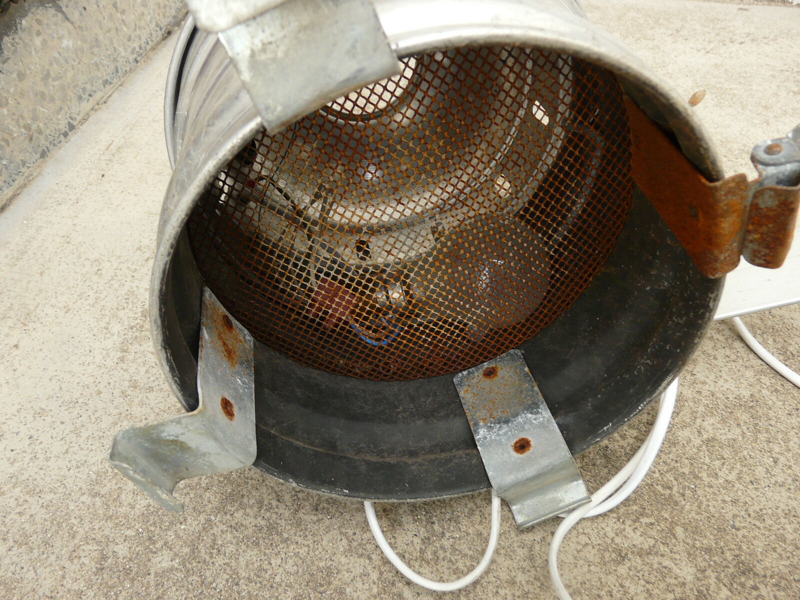 Aluminum cinema projector bowl