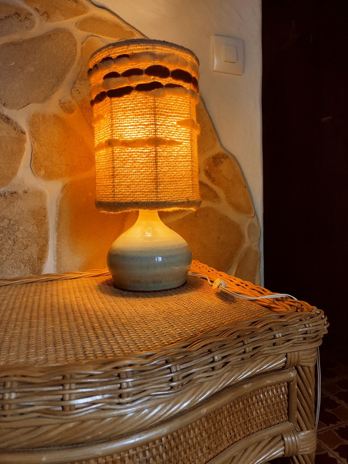 Table lamp in turned ceramic and wool