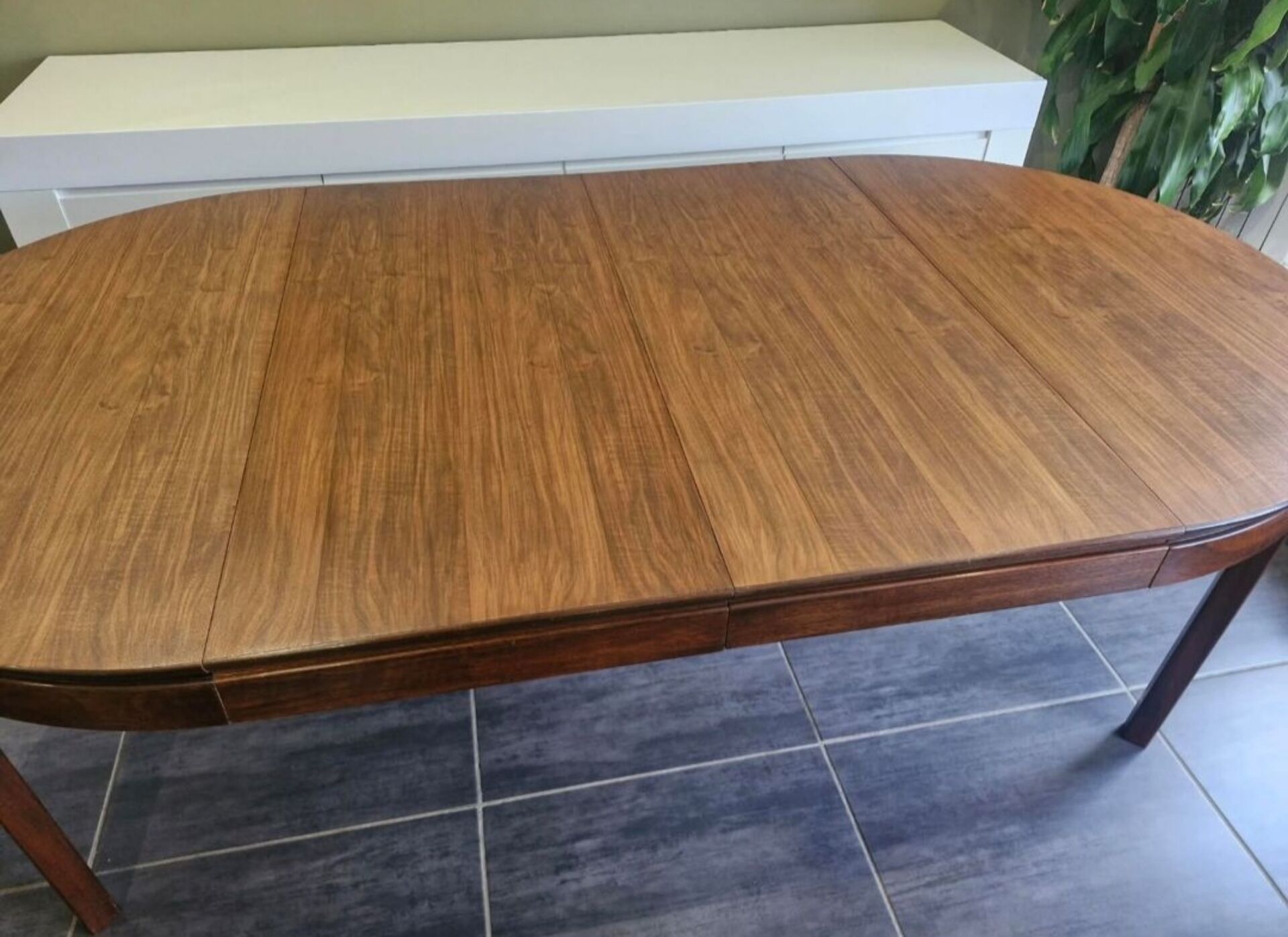 Extendable Scandinavian table in teak, 1970s.