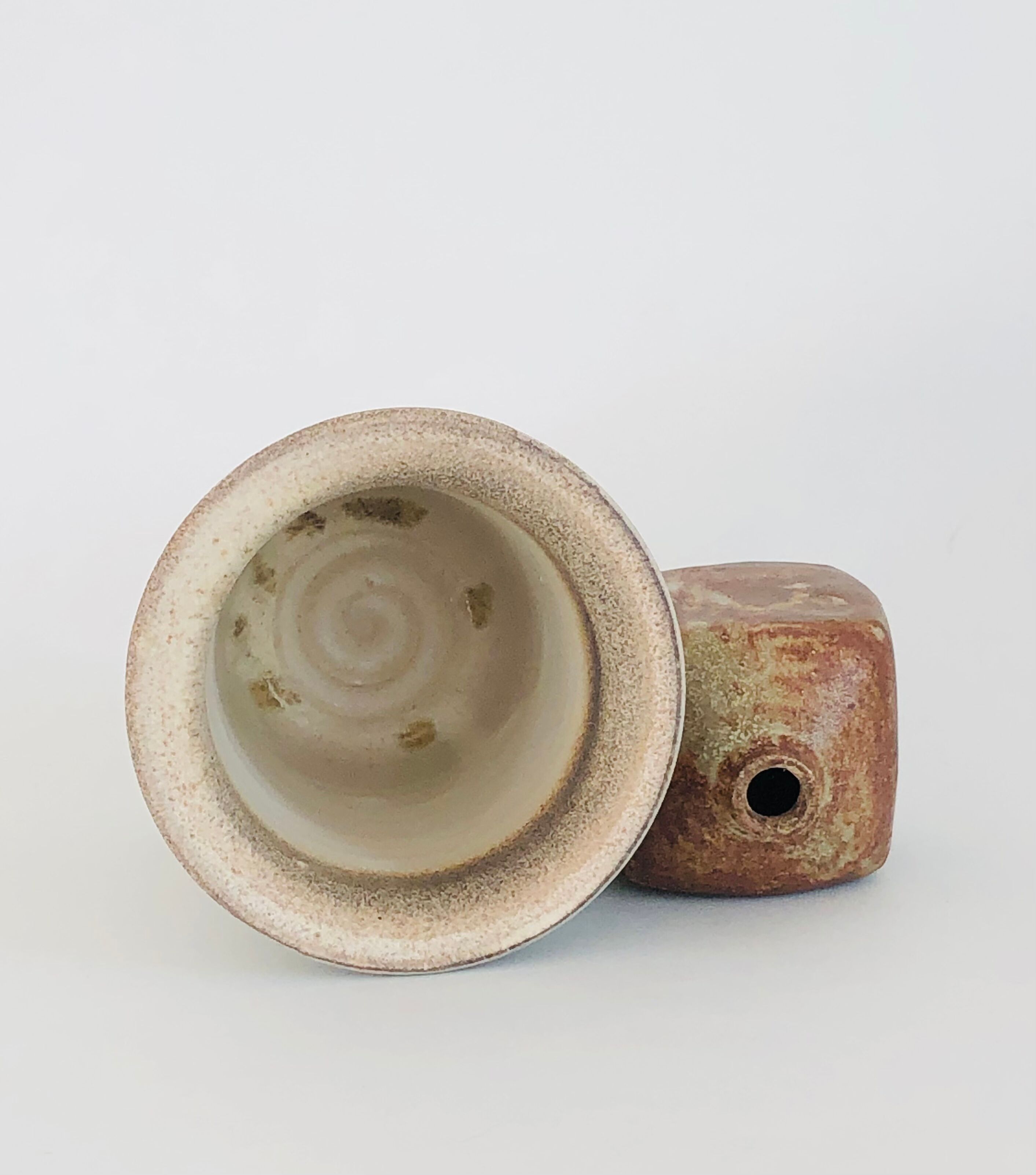 Duo de vases en céramique hollandaise