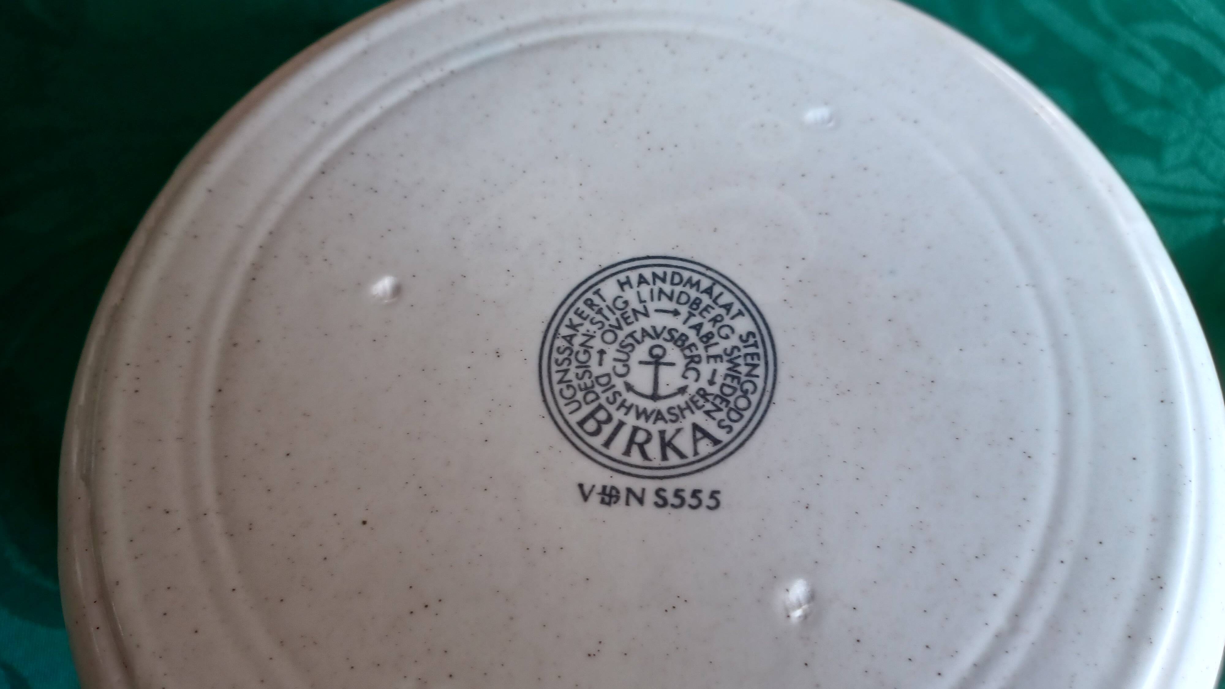 Soup tureen, vegetable dish