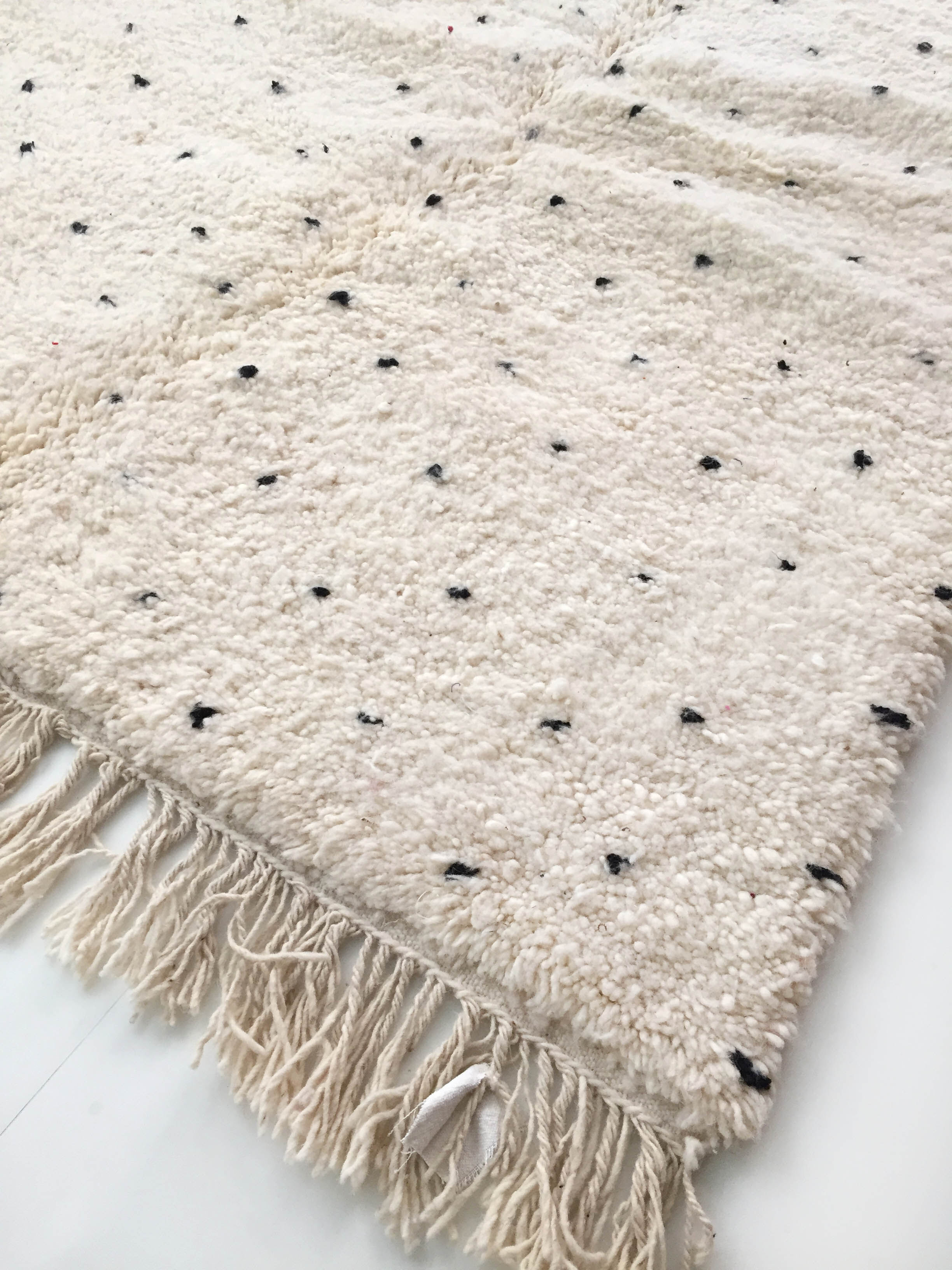 Moroccan Berber carpet Beni Ouarain with black polka dots 170x122cm
