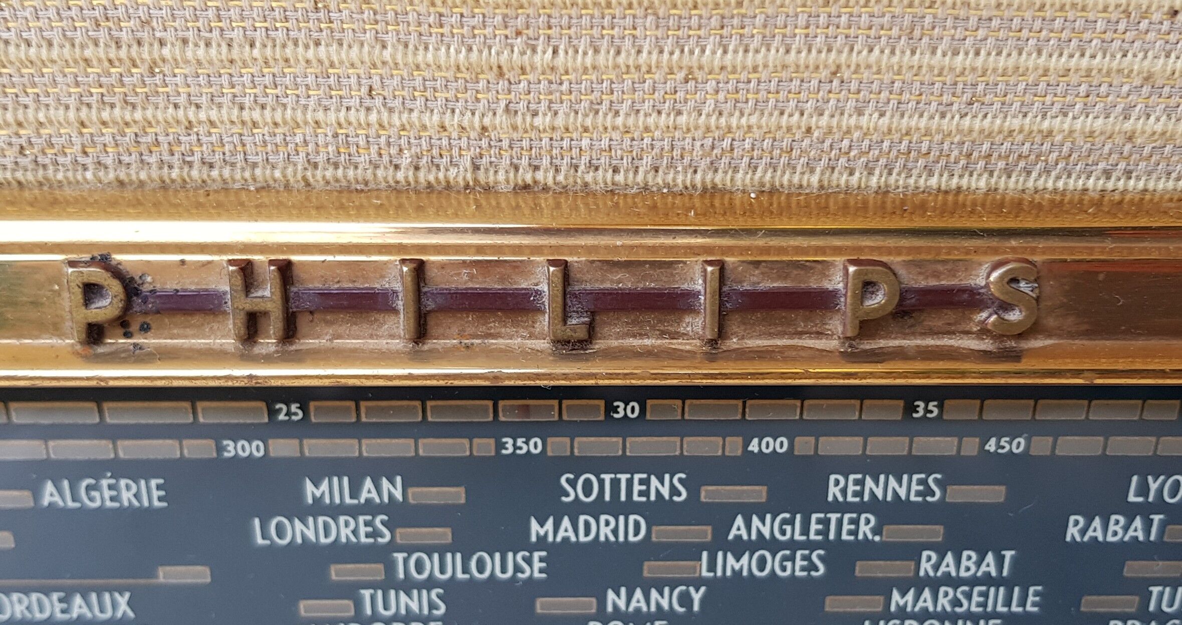 Red Bakelite TSF radio station