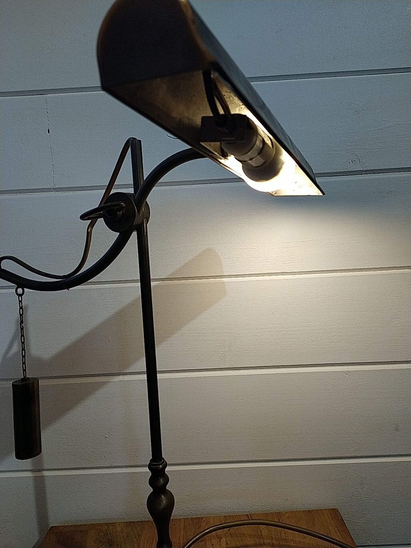 Brass balance lamp. Delmas.