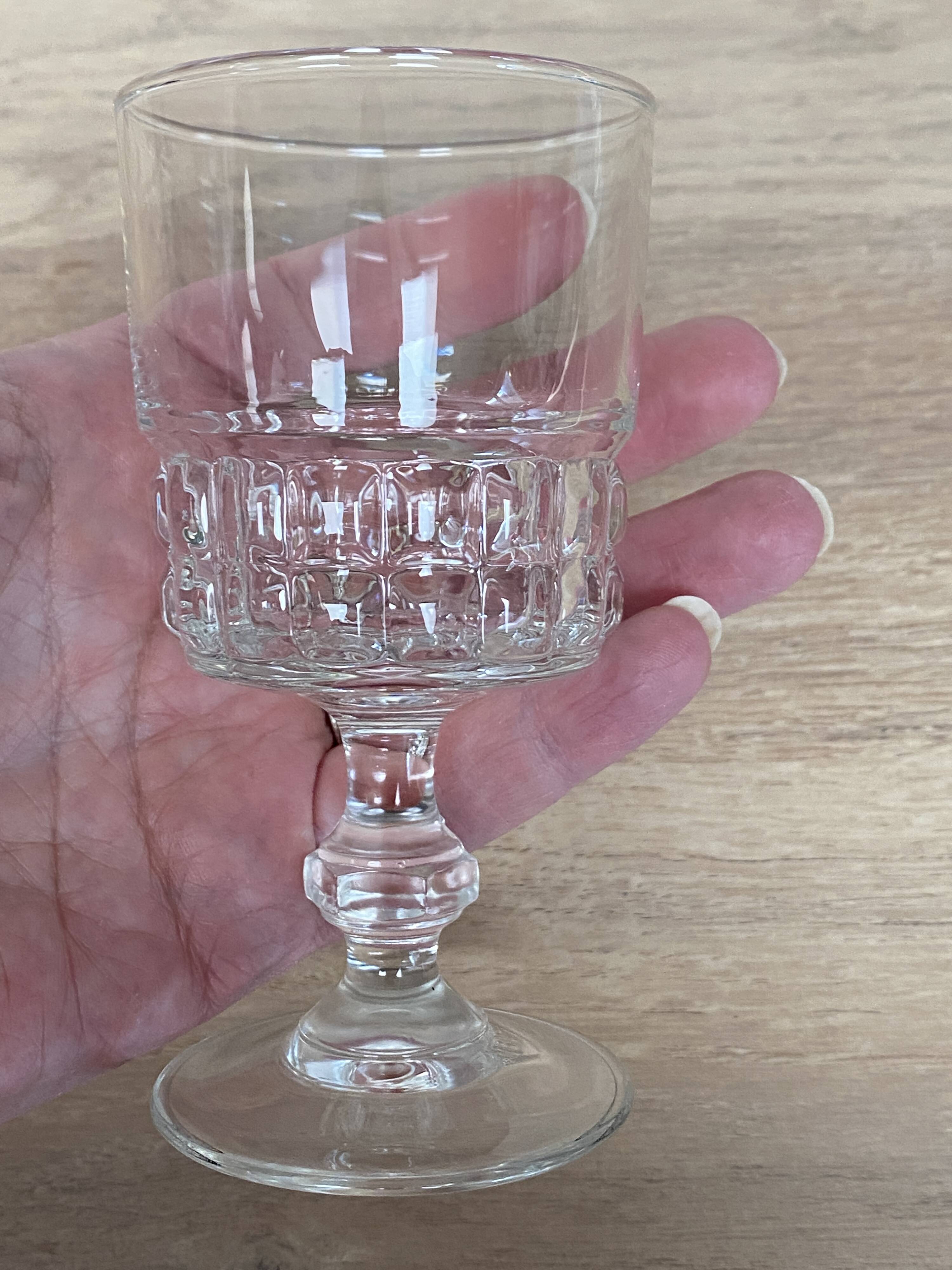 Set of 3 Luminarc Quadrille wine glasses