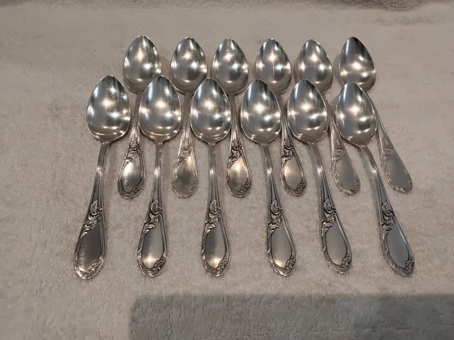 12 silver-plated dessert spoons with rocaille ribbon decoration, 18.5 cm