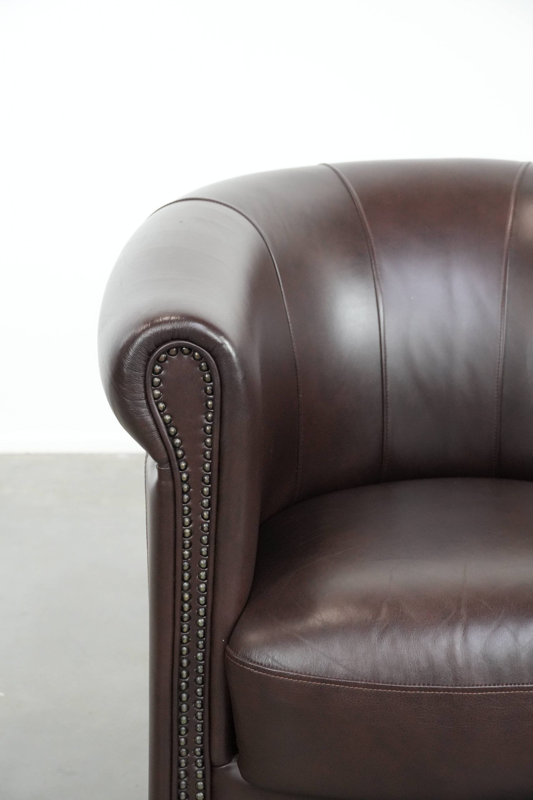 English style round leather club chair in very good condition