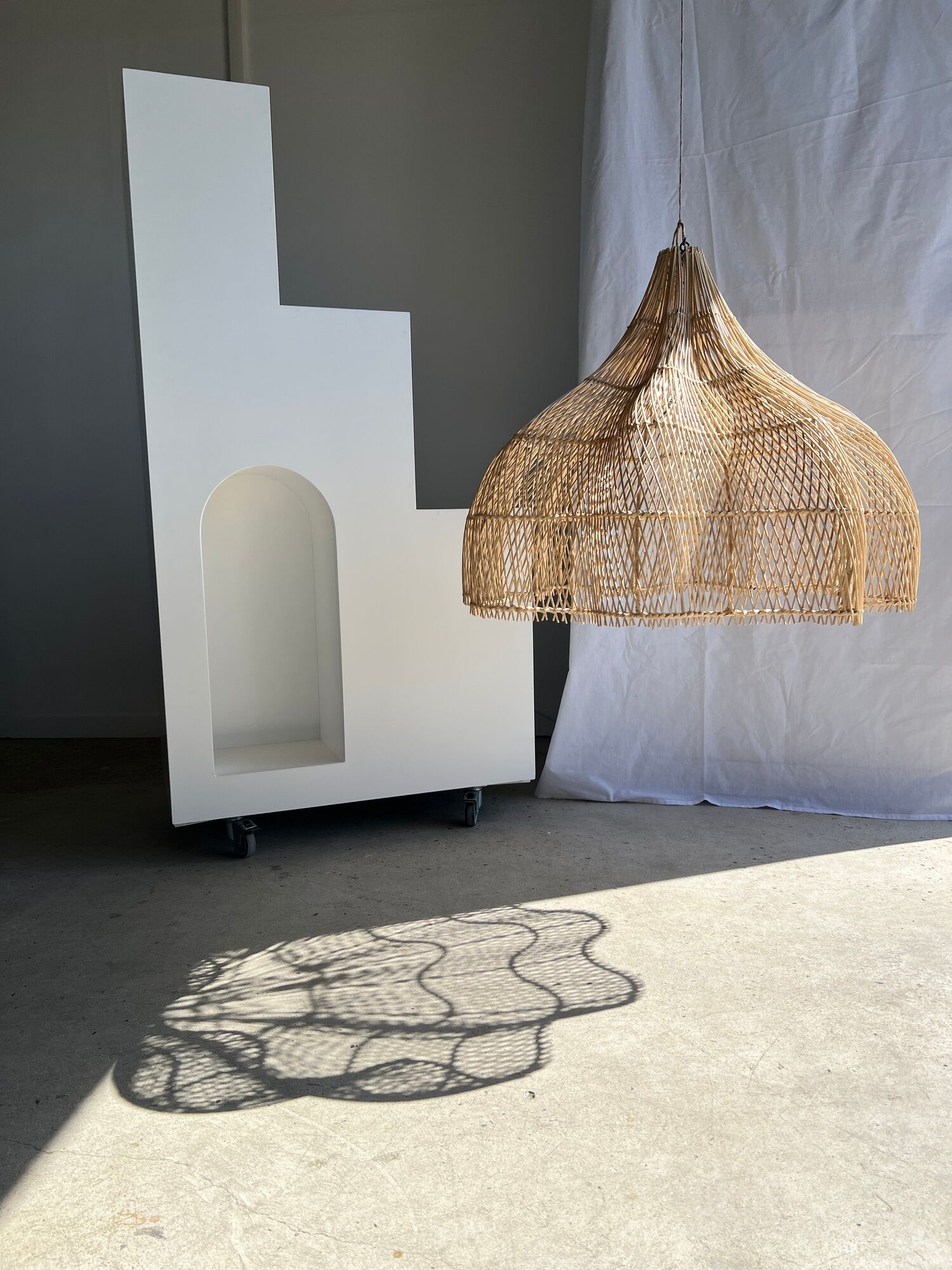 Rattan pendant lamp in the shape of a flower