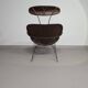 Fauteuil conçu par Yuzuru Yamakawa Structure en métal. Assise et dossier en rotin tressé.