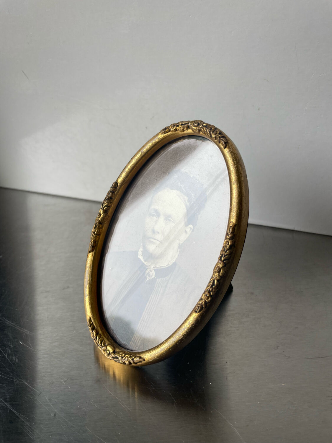Antique Oval Frame gilded wood 15 cm x 10 cm