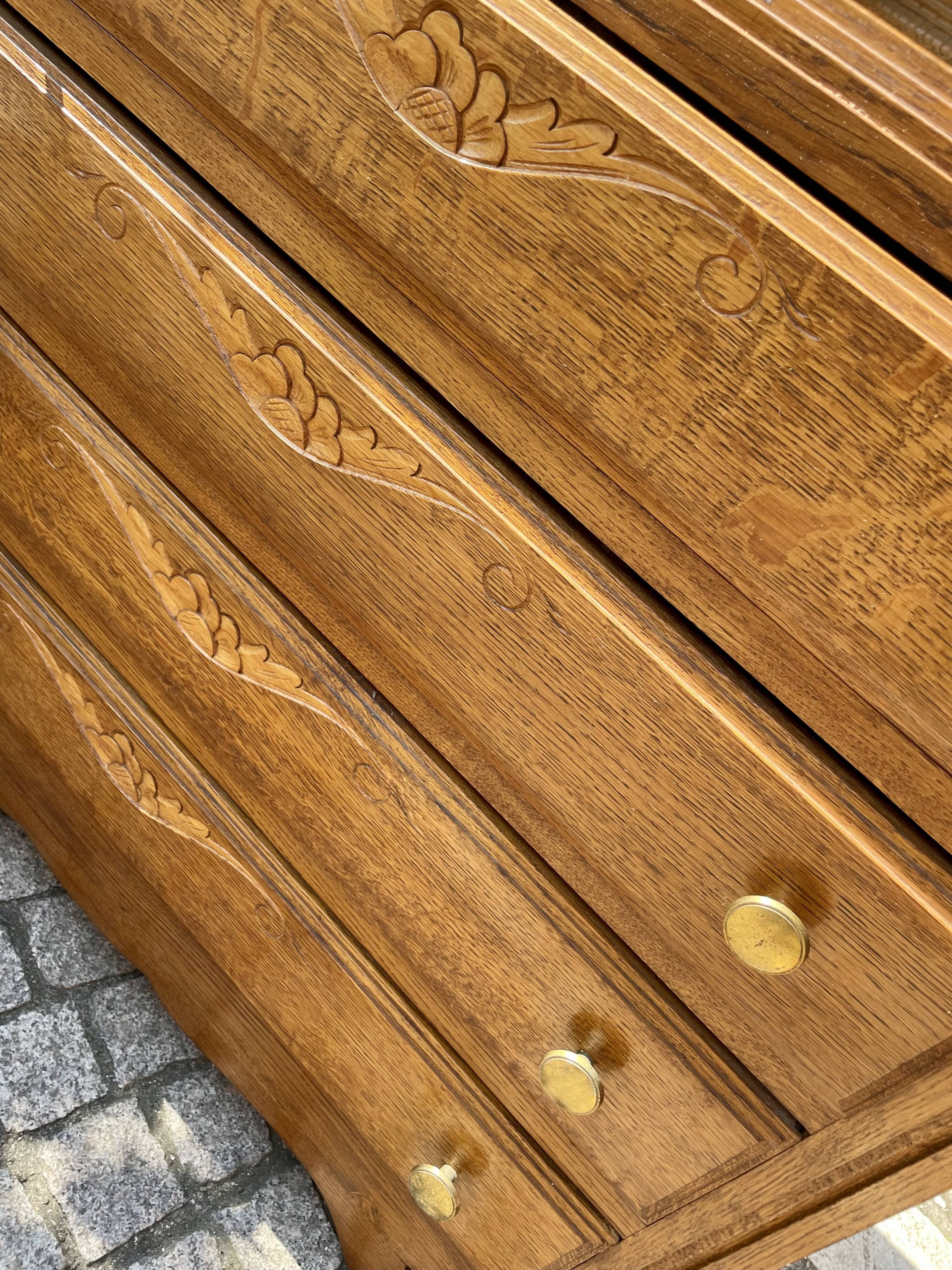 Art deco chest of drawers in oak