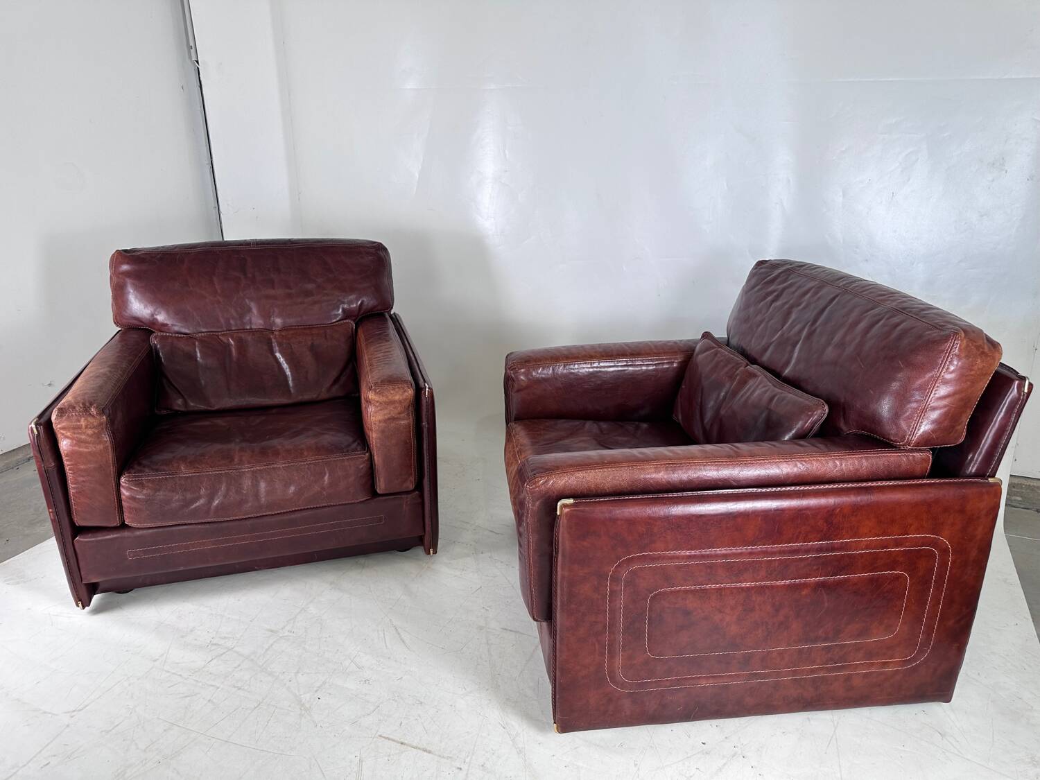 Pair of leather armchairs Roche Bobois