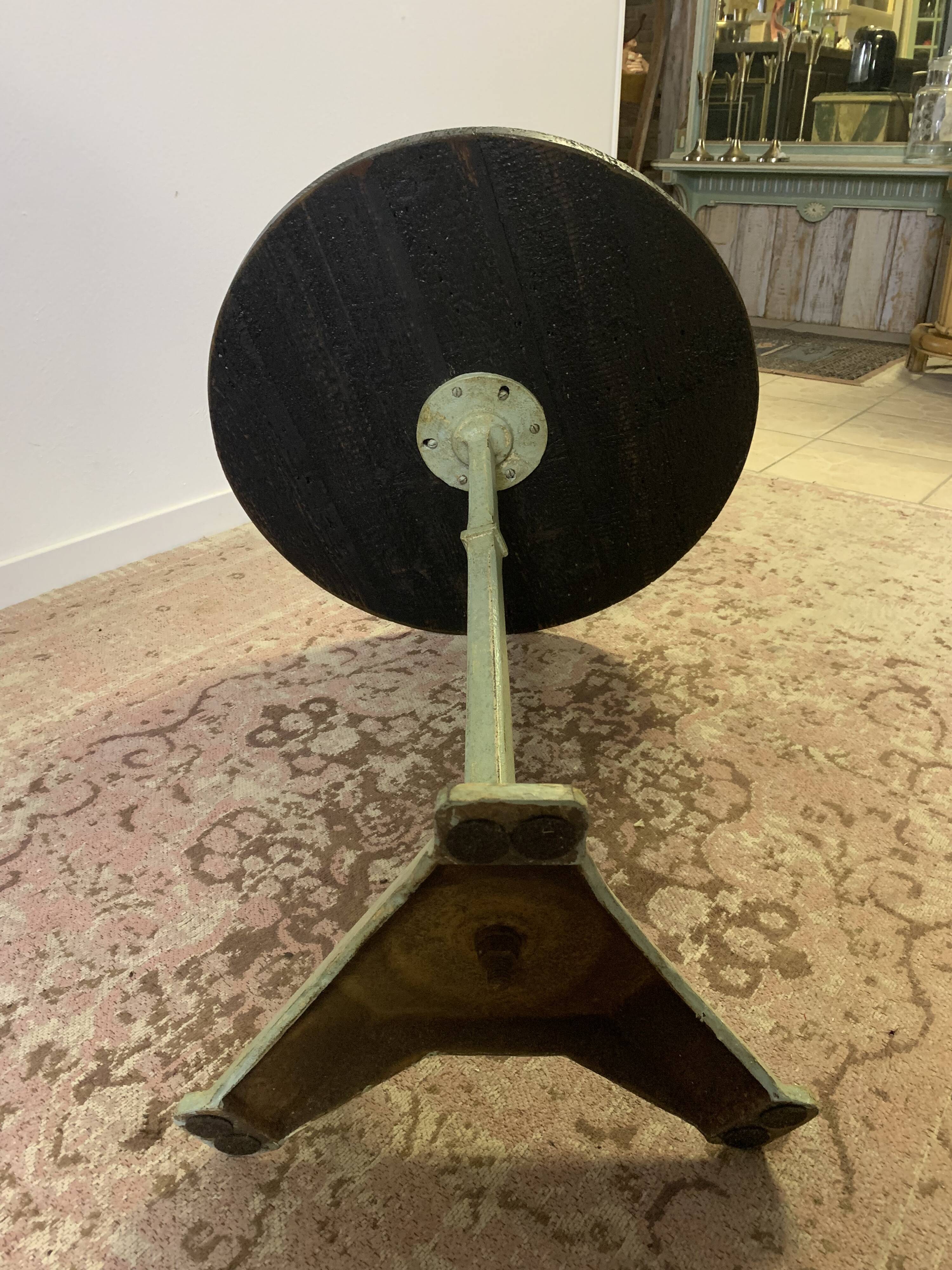 Petite table de bistrot type guéridon