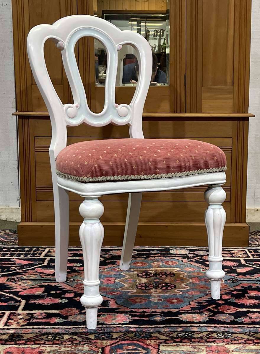 Set of 6 English Victorian style mahogany chairs.