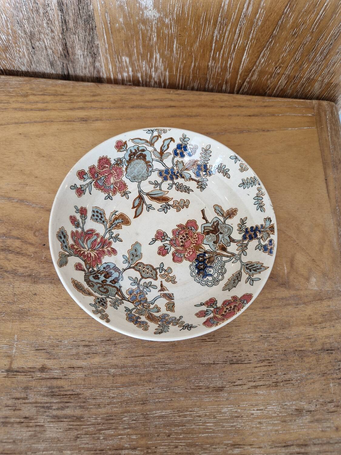 Sarreguemines, small dish, late 19th century.