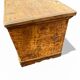 Magnifique coffre de mariage ancien en bois sculpté