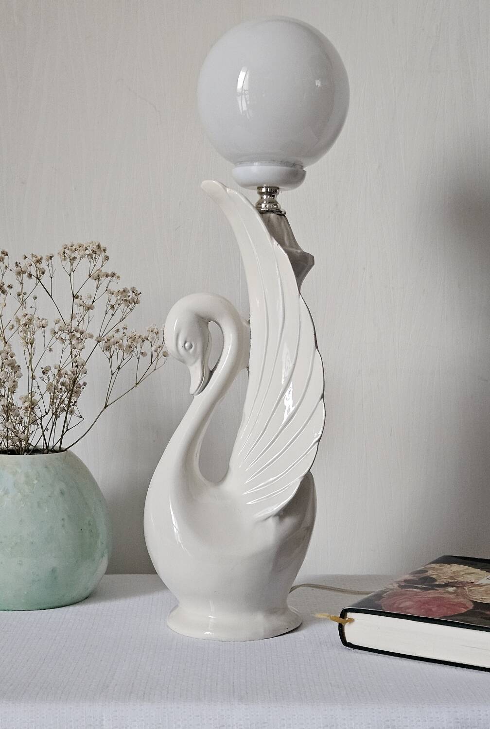 Vintage swan table lamp