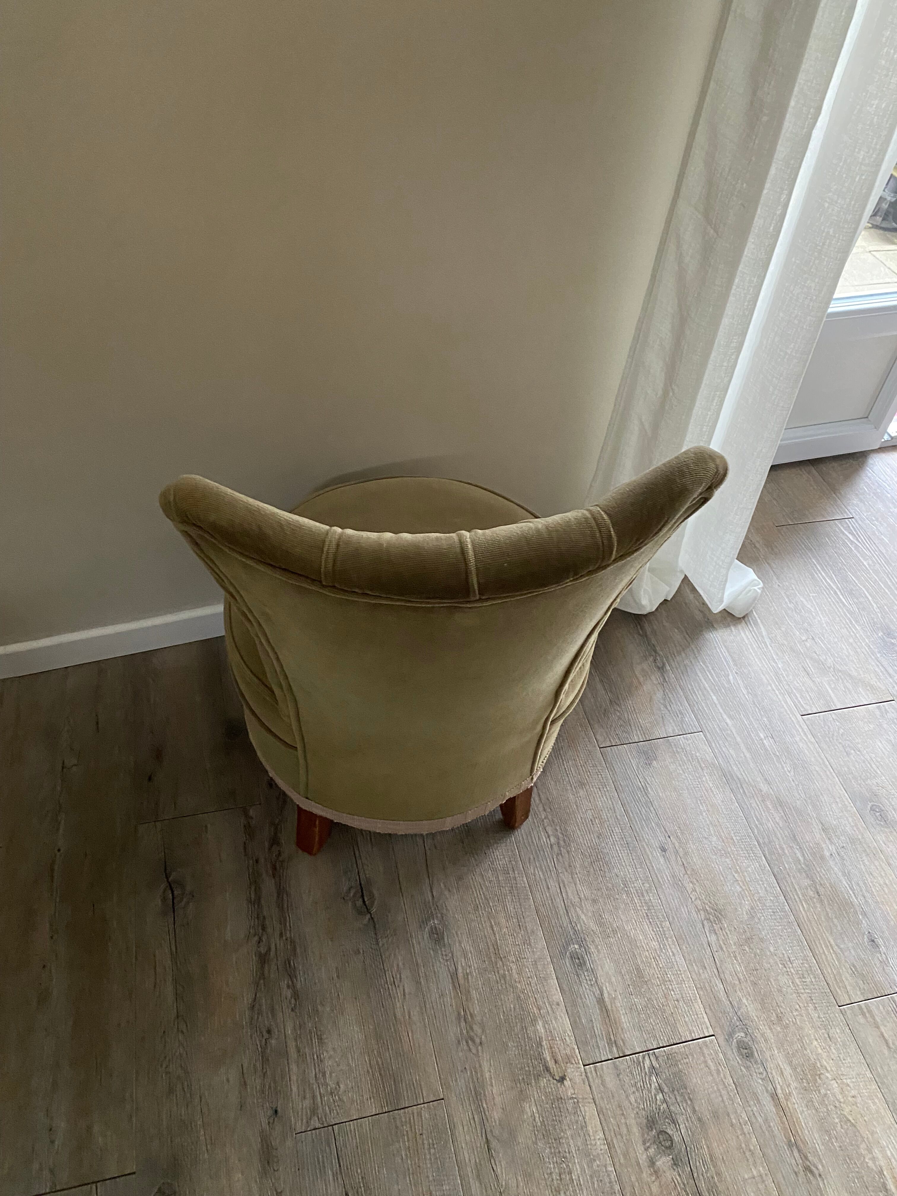 Toad chair